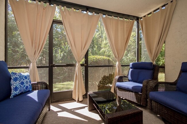 Building Photo - 1002 Windsong Cir