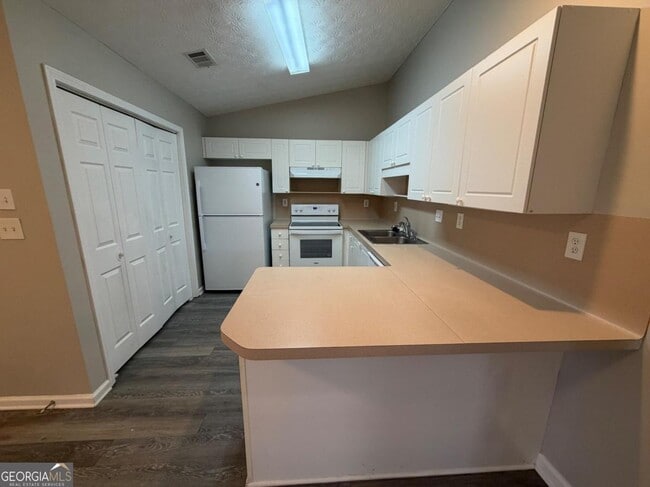 Building Photo - 2137 Hickory Bend SE