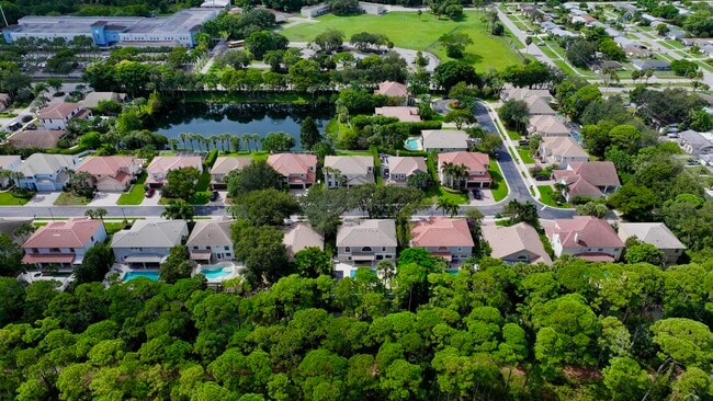 Building Photo - 212 Lone Pine Dr
