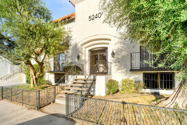 Building Photo - 5240 Whitsett Ave