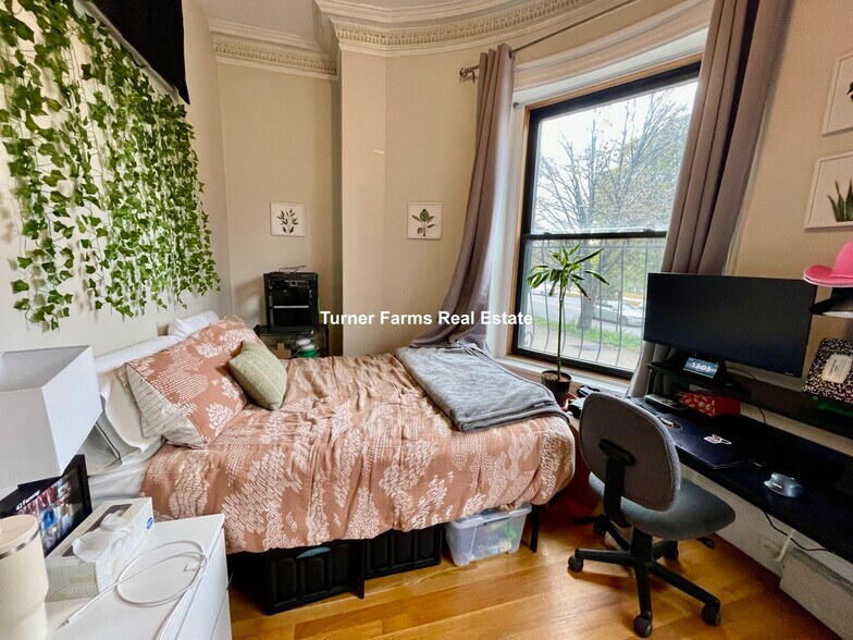 Building Photo - 42 Fenway