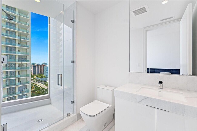 Building Photo - 17975 Collins Ave