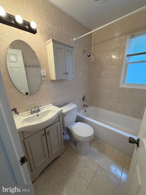 Building Photo - 5608 Tremont Dr