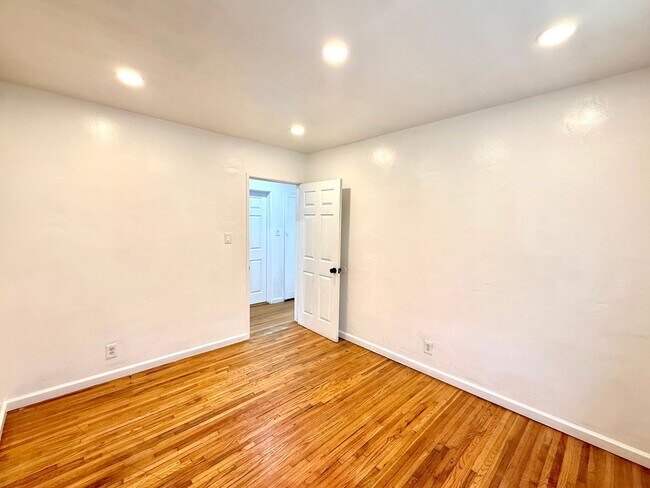 Building Photo - 1478 172nd Ave