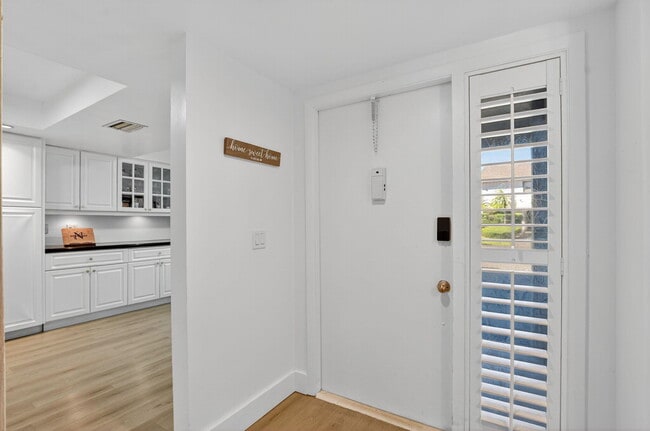 Building Photo - 372 Deer Creek Wildwood Ln E