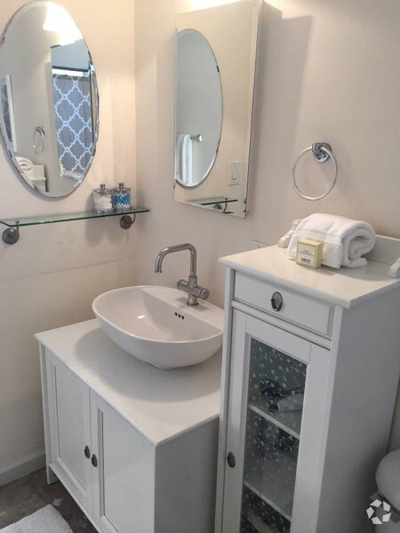 Building Photo - 2328 Virginia Ave