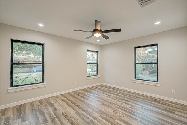 Building Photo - 2111 Nina Lee Ln