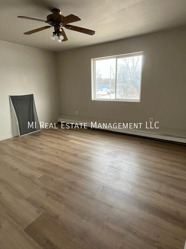 Building Photo - 3359 N Whitehall Rd