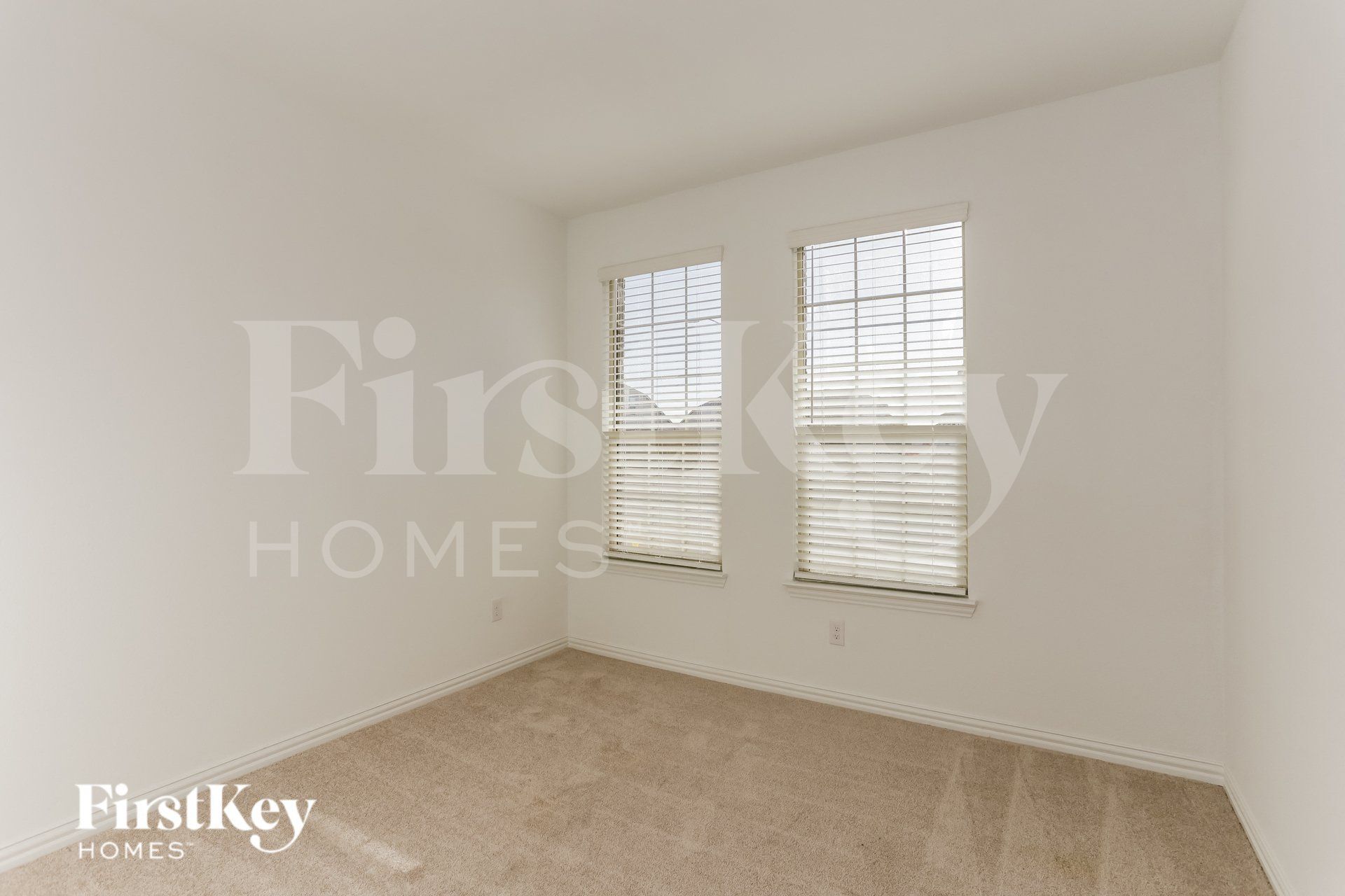 Building Photo - 10045 Elkhorn Dr