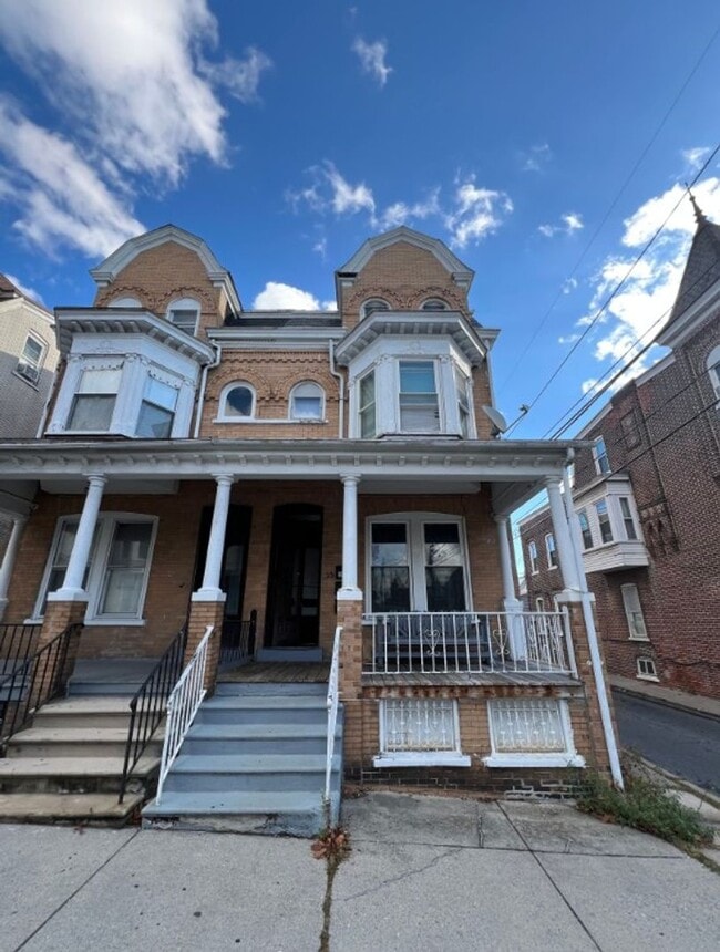 Building Photo - 23 S Madison St