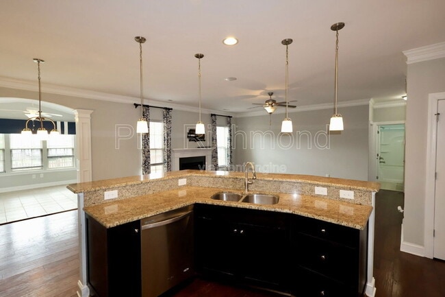 Building Photo - 6924 Swanhaven Dr
