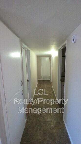 Building Photo - 27131 Pinehurst Rd