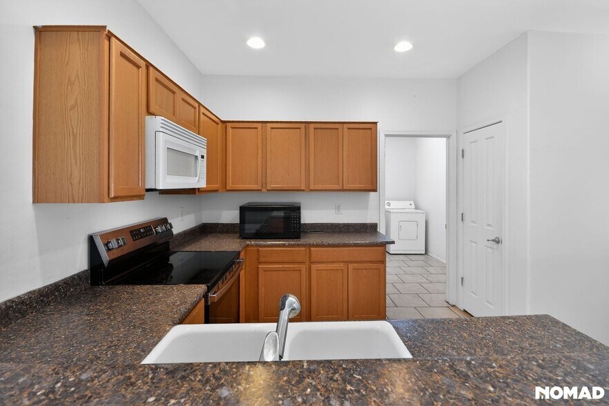 Building Photo - 3610 Cam Del Rancho