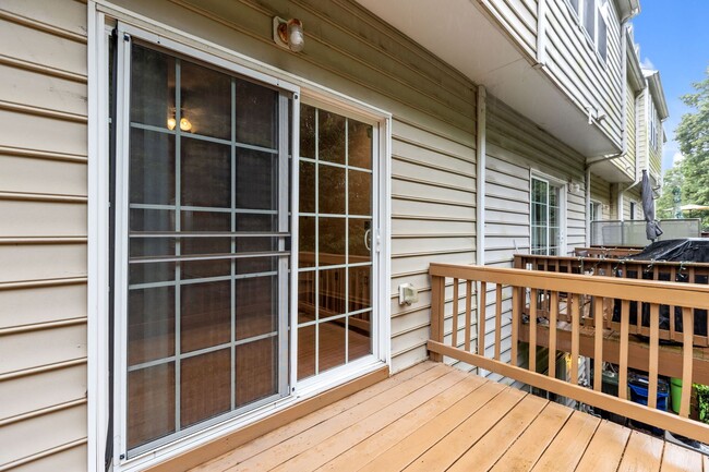 Building Photo - Spacious 3 story Townhome-Close to Downtown Raleigh- Renaissance Park-Available Now!