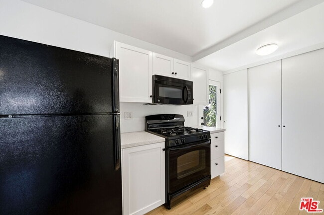 Building Photo - 1741 N Ave 46