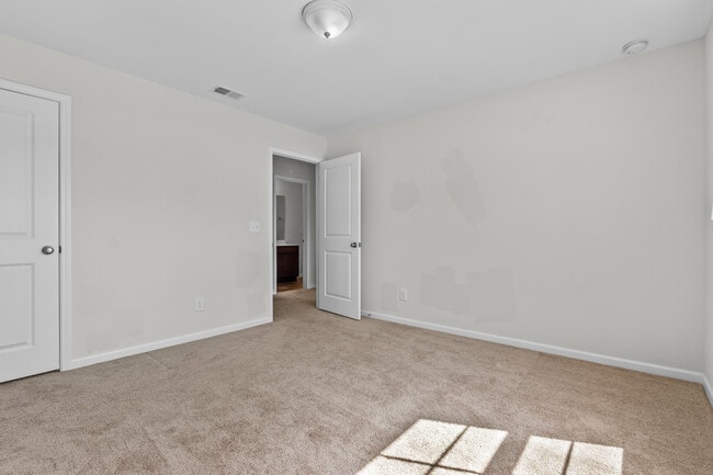 Building Photo - 424 Keeble Dr
