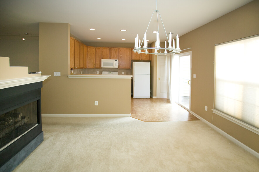 Building Photo - 42243 Black Rock Ter