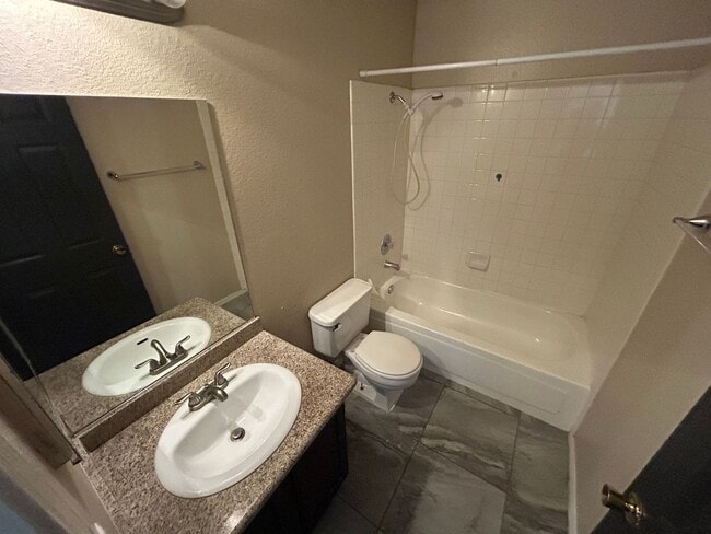 Building Photo - SMALL PET-FRIENDLY CONDO – 2 BED / 2 BATH