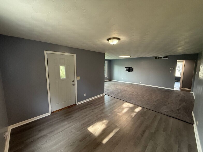 Building Photo - 7149 Stellhorn Rd