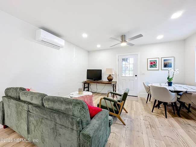 Building Photo - 912 St Johns Ave