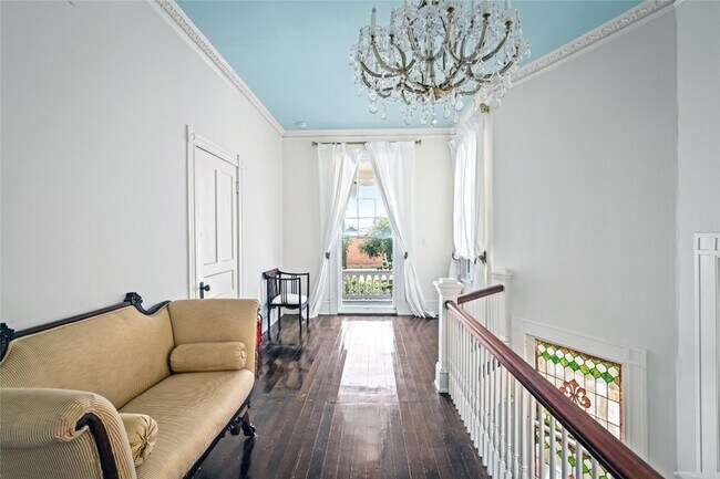 Building Photo - 1112 Broadway Avenue J