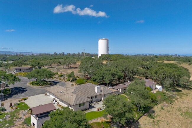 Building Photo - Private Gated Mini-Ranch • 7+ Acres • Luxury Country Living • Indoor Pool • Horses Welcome