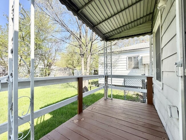 Building Photo - Meticulously Maintained 2 Bedroom Ranch with Large Backyard!