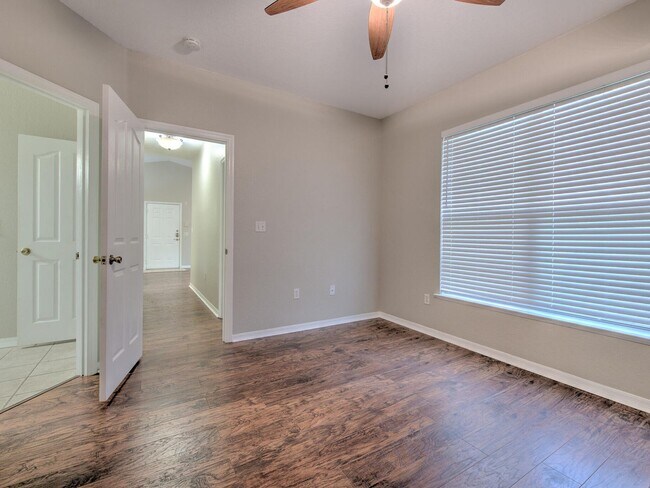 Building Photo - 5703 Legacy Crescent Pl