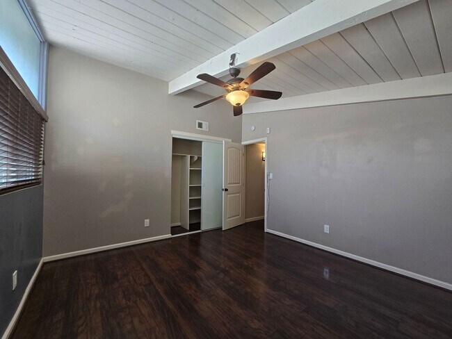 Building Photo - 5539 Baja Dr