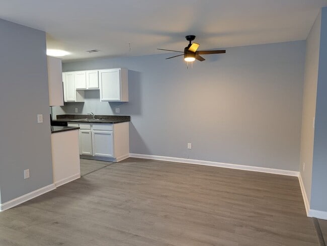 Building Photo - Beautiful 2 Bedroom Condo in Canton