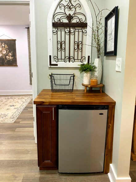 Building Photo - 809 W 40th St