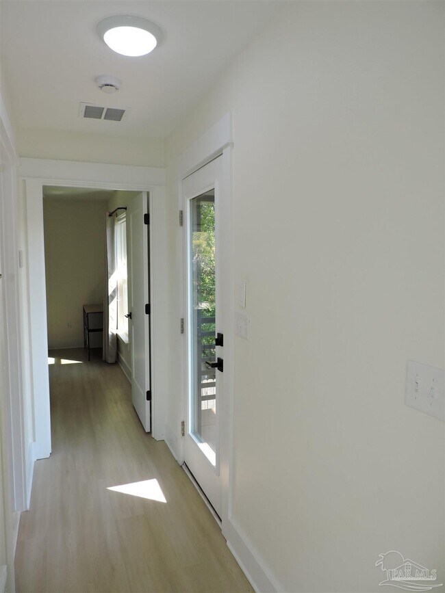 Building Photo - 1702 E La Rua St