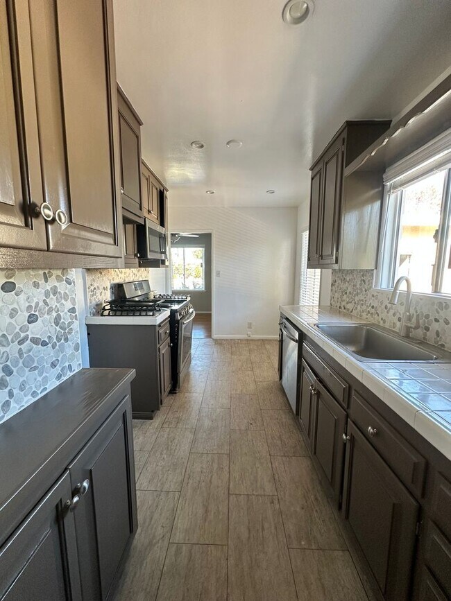 Building Photo - FOR RENT – Charming 3-Bedroom Home in South Torrance