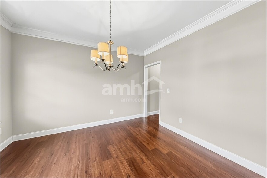 Building Photo - 2049 Greenfern Ct