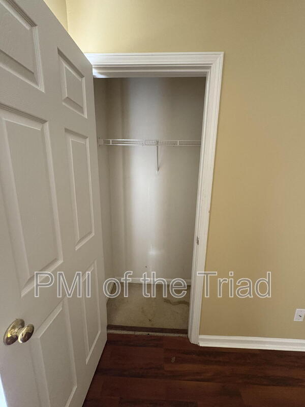 Building Photo - 152 Drewsbury Dr