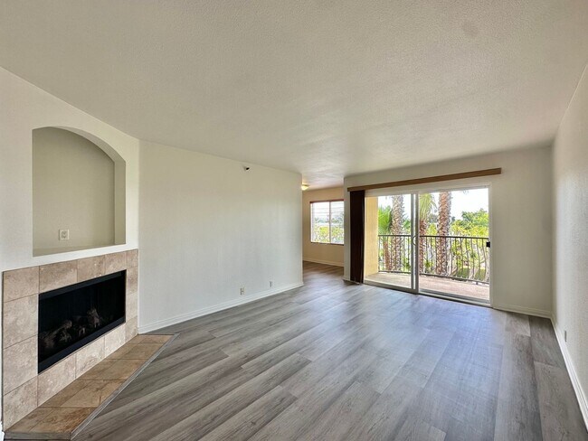 Primary Photo - Updated Crown Point Condo With Wood Style ...