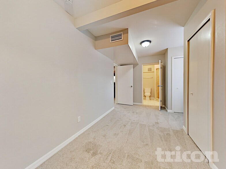 Building Photo - 6595 64th Way N