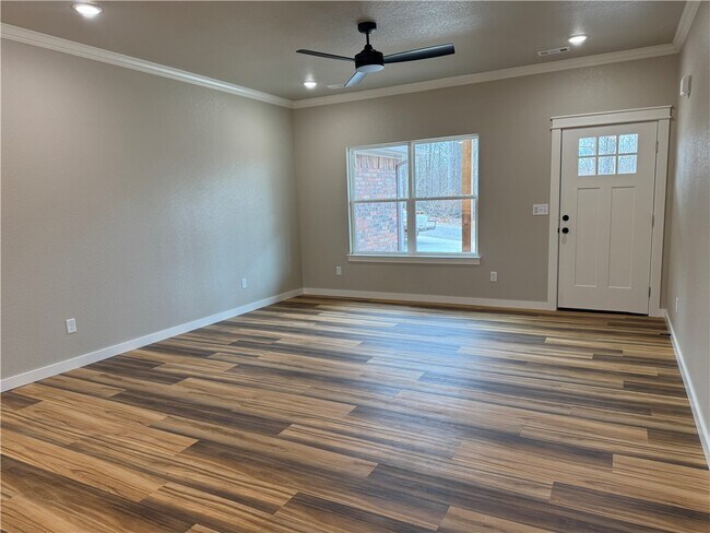 Building Photo - 4 Melrose Ln