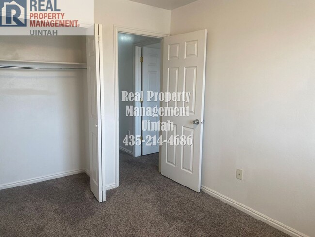 Building Photo - Beautiful Twin Home for Rent!