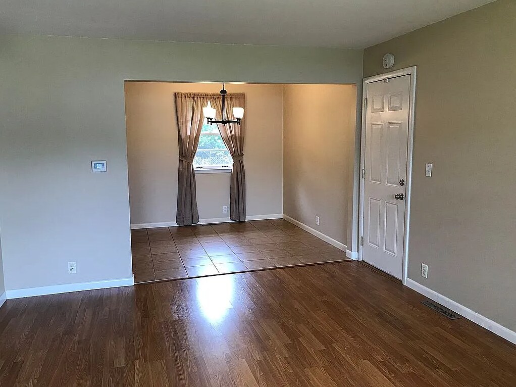 Building Photo - 1424 Southwood Dr