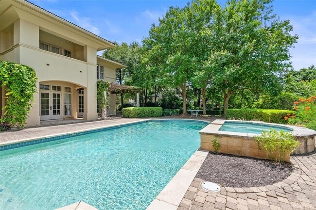 Building Photo - 602 Las Lomas Dr
