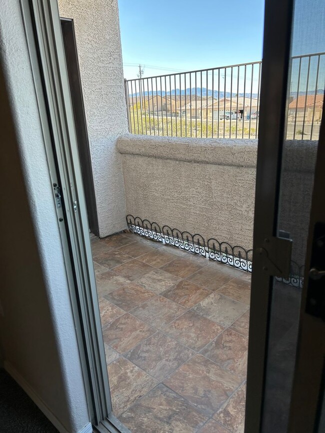 Building Photo - Long term - unfurnished ground floor condo