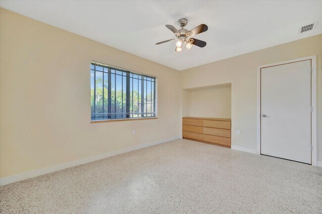 Building Photo - Beautiful West of the Trail 3-Bed/2-Bath H...