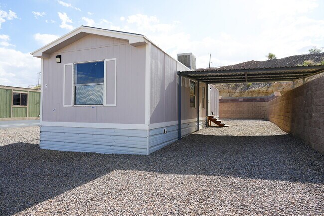 Building Photo - 1 Bedroom/Bath with Included Movie Room - Fully Furnished