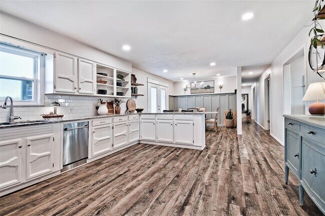 Building Photo - 9940 Kitty Rd