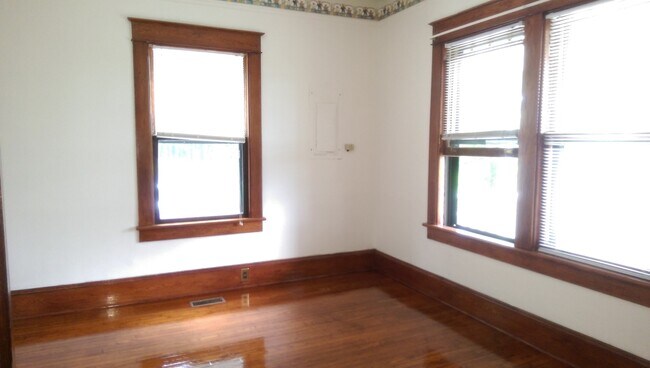 Building Photo - HOUSE FOR RENT!