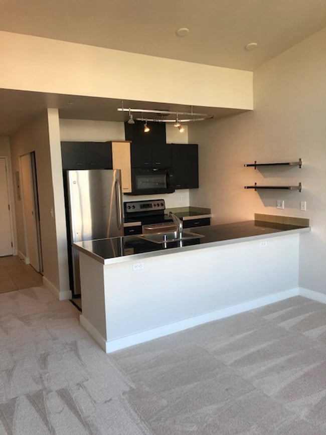 Building Photo - Prime Belltown TOP FLOOR Condo