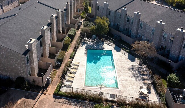 Building Photo - 2984 Holly Hall St