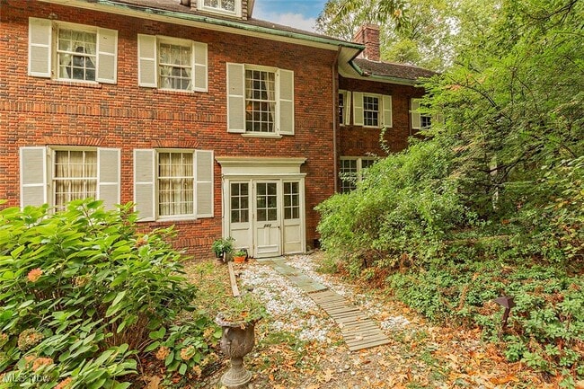 Primary Photo - 283 Corning Dr