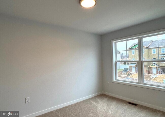 Building Photo - 148 Olga Dr